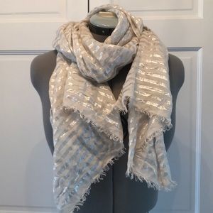 Lightweight J. Crew silver and cream scarf